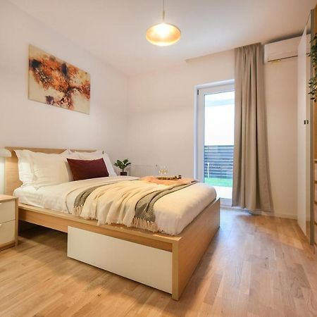 Vacation Feel - 2Br Apartment With Terrace & Private Parking In Baneasa Bukarest Kültér fotó